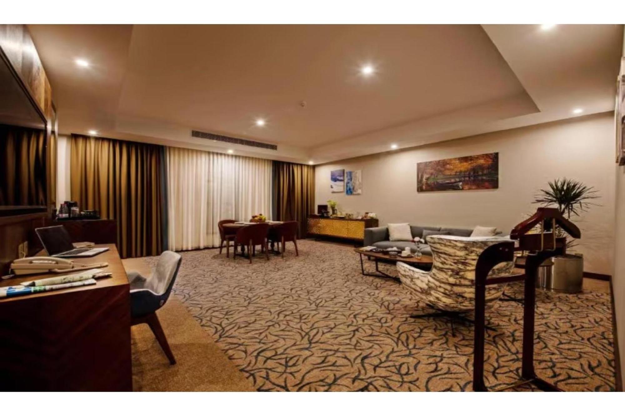 Sunday Emerald Hotel Jeddah Eksteriør billede